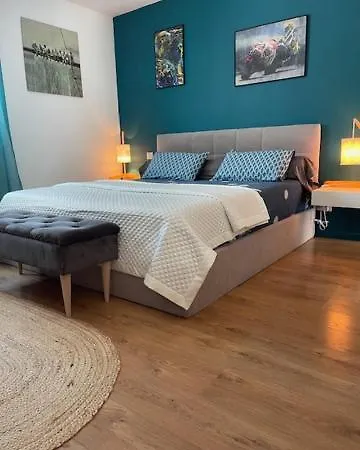 Maison Avec Et Piscine 2 *