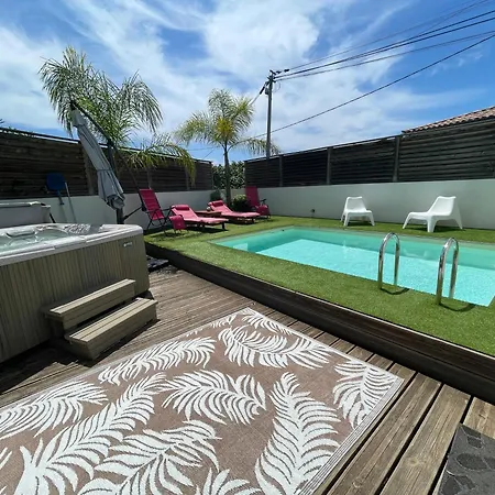 Maison Avec Et Piscine 2 Holiday home *